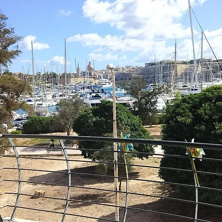 Stunning Seafront With Marina And Valletta Views In Malta Apartament
