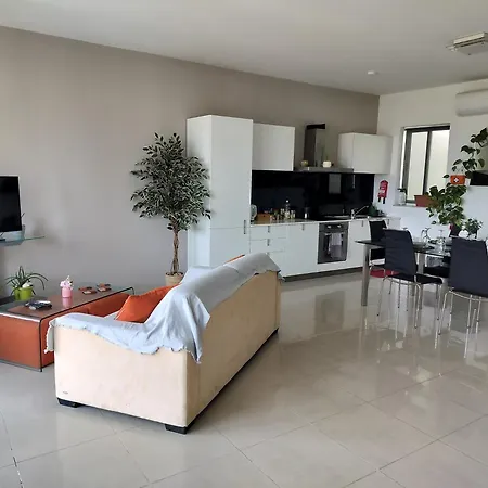 Stunning Seafront With Marina And Valletta Views In Malta Appartement *